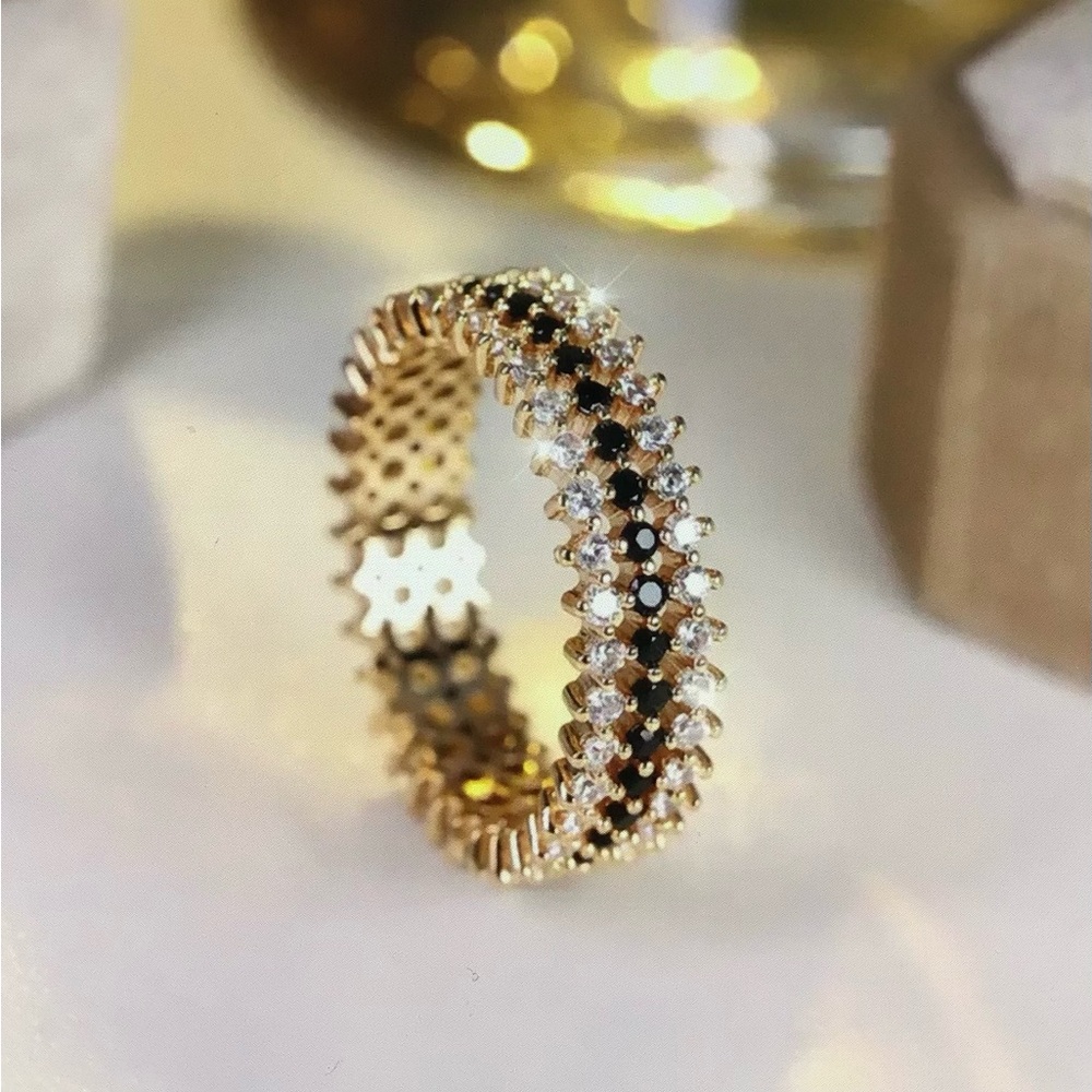 ✅Firm Reduced Price✅Elegant Gold and Black Diamond Ring